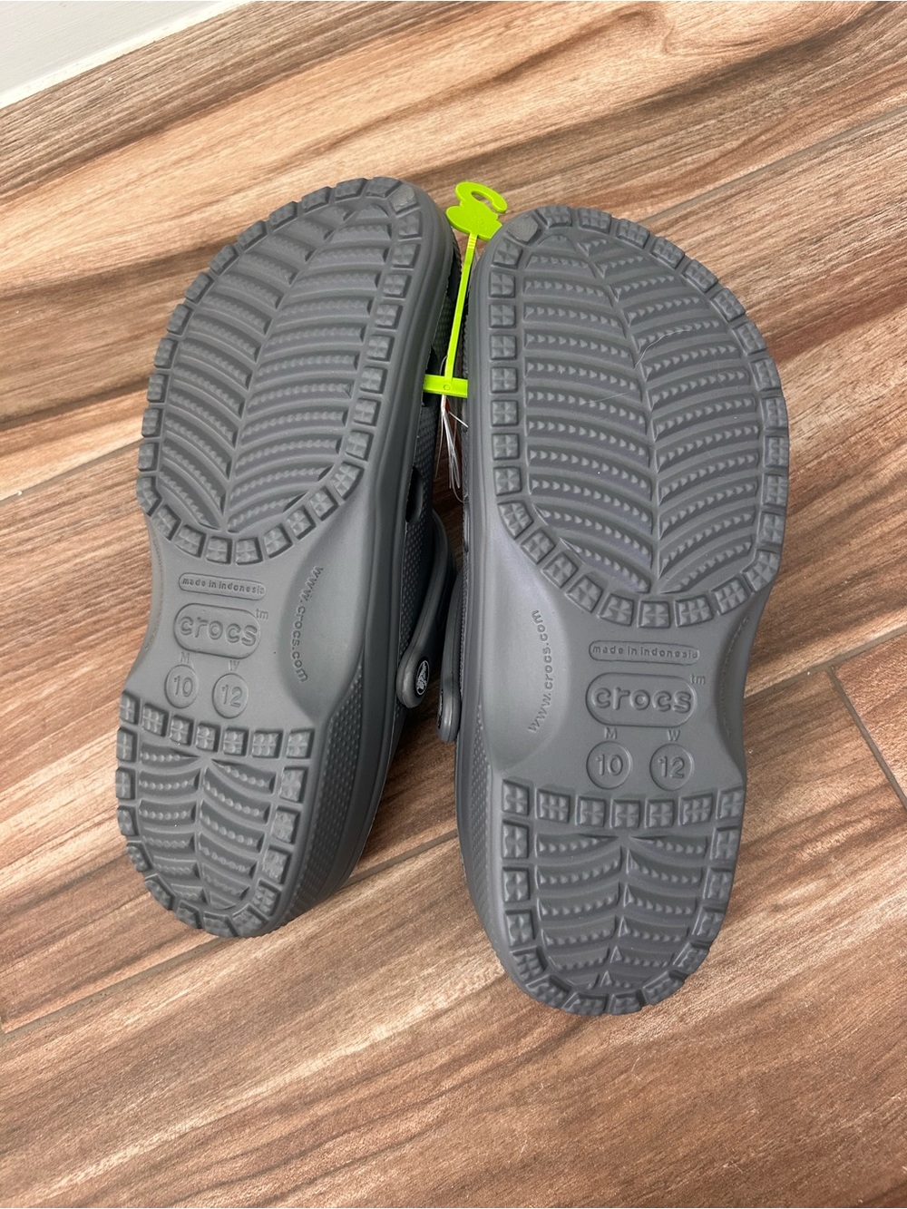 NWT Gray CROCS Men’s 10 Women’s 12 Classic Clog - Picture 6 of 10